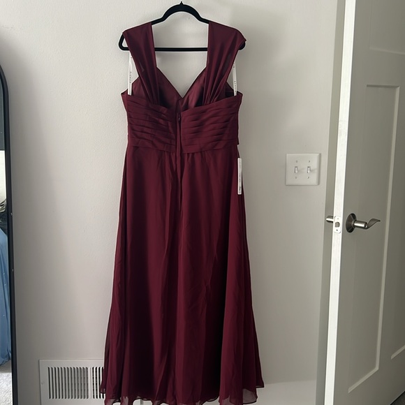 NWT Azazie Kaitlynn in Cabernet - Picture 2 of 9